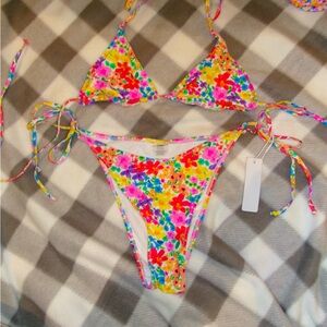 Bright Swimwear Bikini
Super bright colors!!
Never worn!
